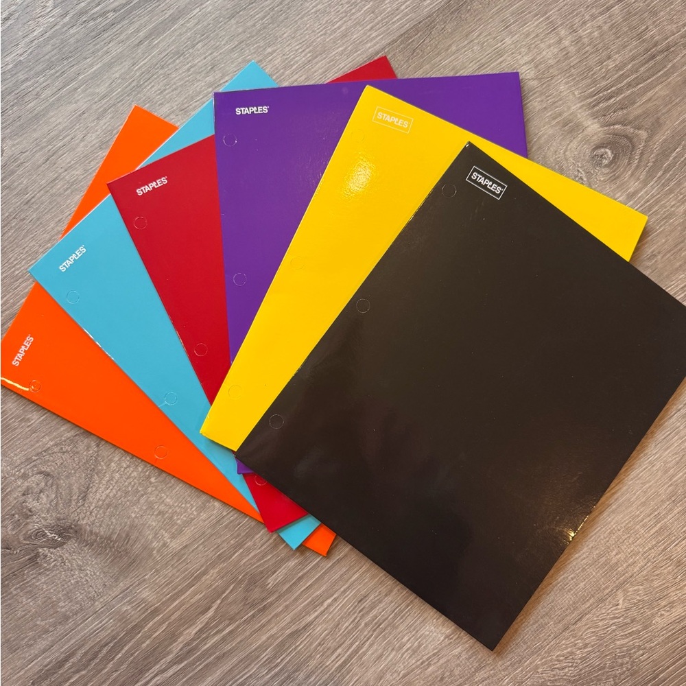 Staples Pocket Folders Set of 6 NEW 4